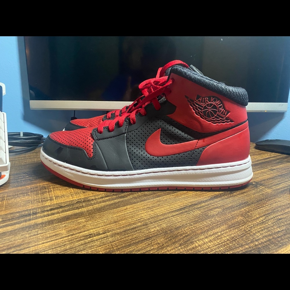 Air Jordan 1 Breds. Size 13 PreOwned